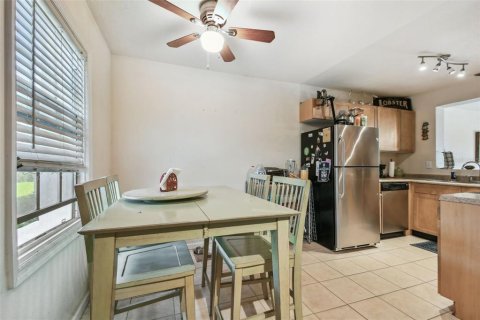 Condo in Saint Petersburg, Florida, 2 bedrooms  № 1556364 - photo 7