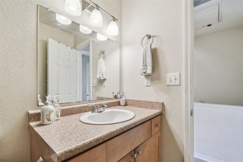 Condo in Saint Petersburg, Florida, 2 bedrooms  № 1556364 - photo 22