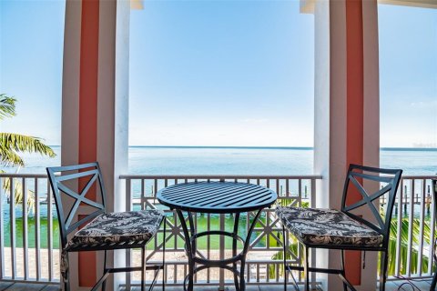 Condo in Saint Petersburg, Florida, 2 bedrooms  № 1556364 - photo 4