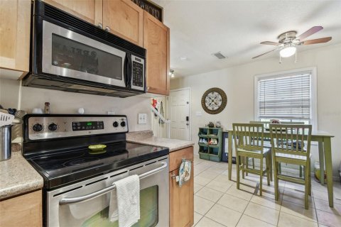 Condo in Saint Petersburg, Florida, 2 bedrooms  № 1556364 - photo 11