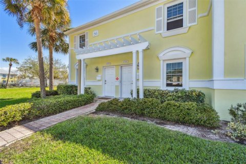 Condo in Saint Petersburg, Florida, 2 bedrooms  № 1556364 - photo 5