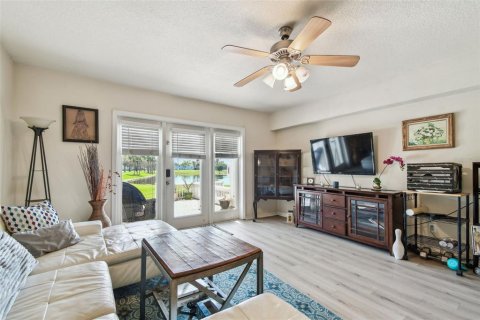Condo in Saint Petersburg, Florida, 2 bedrooms  № 1556364 - photo 16