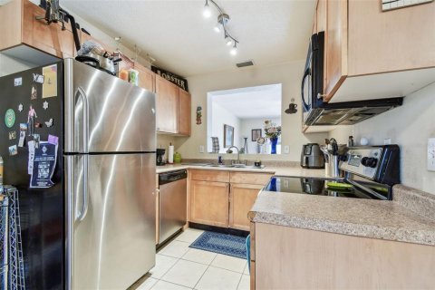 Condo in Saint Petersburg, Florida, 2 bedrooms  № 1556364 - photo 10