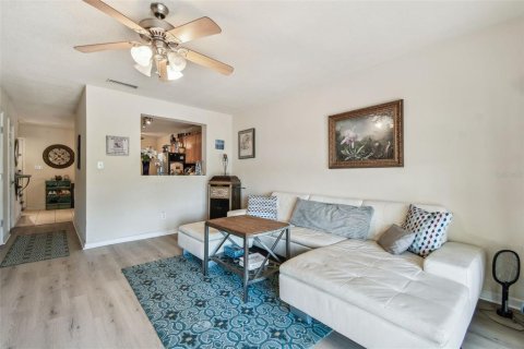 Condo in Saint Petersburg, Florida, 2 bedrooms  № 1556364 - photo 17