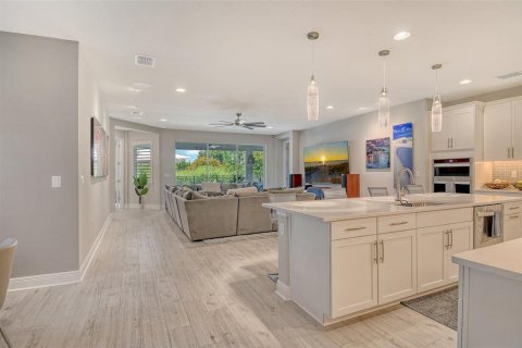 House in Sarasota, Florida 3 bedrooms, 244.52 sq.m. № 1793041 - photo 8