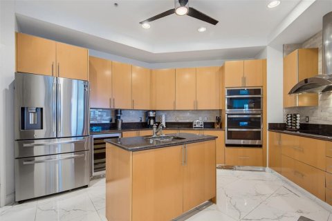 Condo in Daytona Beach Shores, Florida, 2 bedrooms  № 2347128 - photo 3