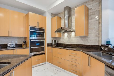 Condo in Daytona Beach Shores, Florida, 2 bedrooms  № 2347128 - photo 5