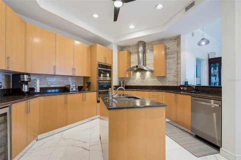 Condo in Daytona Beach Shores, Florida, 2 bedrooms  № 2347128 - photo 4