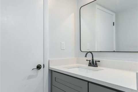 Townhouse in Orlando, Florida 2 bedrooms, 119.38 sq.m. № 2200424 - photo 27