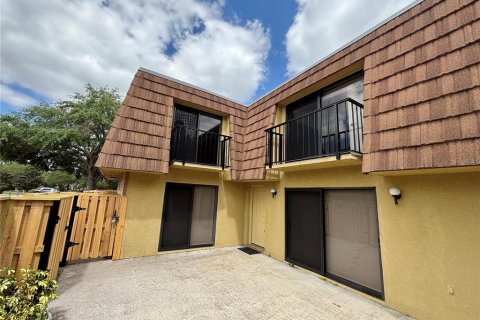 Townhouse in Orlando, Florida 2 bedrooms, 119.38 sq.m. № 2200424