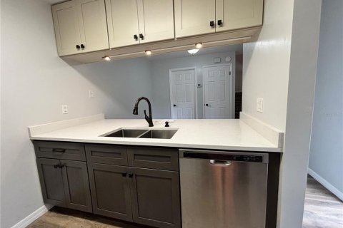 Townhouse in Orlando, Florida 2 bedrooms, 119.38 sq.m. № 2200424 - photo 14