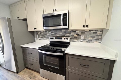 Townhouse in Orlando, Florida 2 bedrooms, 119.38 sq.m. № 2200424 - photo 15