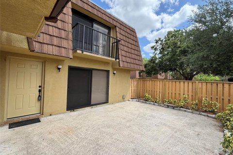 Townhouse in Orlando, Florida 2 bedrooms, 119.38 sq.m. № 2200424 - photo 4
