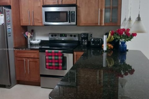 Touwnhouse à vendre à Miami, Floride: 4 chambres, 141.4 m2 № 2015335 - photo 17
