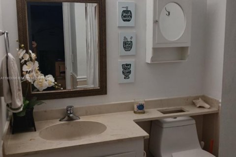 Touwnhouse à vendre à Miami, Floride: 4 chambres, 141.4 m2 № 2015335 - photo 6