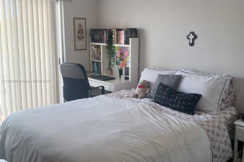 Touwnhouse à vendre à Miami, Floride: 4 chambres, 141.4 m2 № 2015335 - photo 14