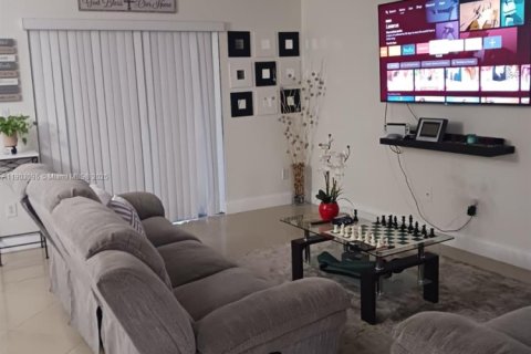 Touwnhouse à vendre à Miami, Floride: 4 chambres, 141.4 m2 № 2015335 - photo 13