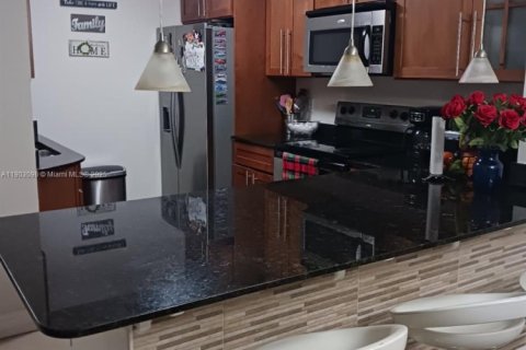 Touwnhouse à vendre à Miami, Floride: 4 chambres, 141.4 m2 № 2015335 - photo 15