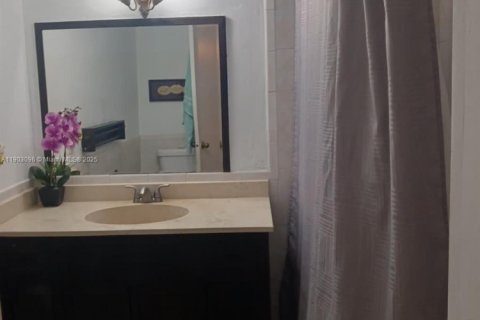 Touwnhouse à vendre à Miami, Floride: 4 chambres, 141.4 m2 № 2015335 - photo 10