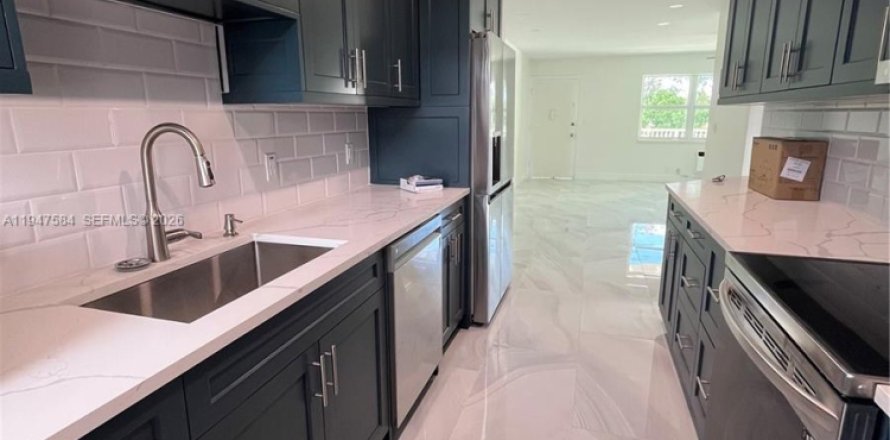 Кондоминиум с 1 спальней в Норт-Майами-Бич, Флорида № 2003702