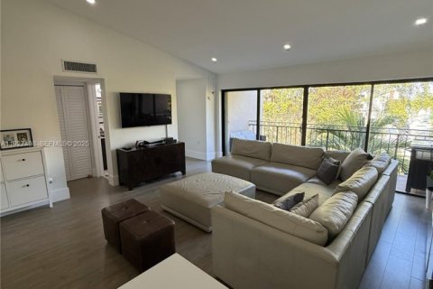 Купить кондоминиум в Майами, Флорида 2 спальни, 111.48м2, № 1986961 - фото 3