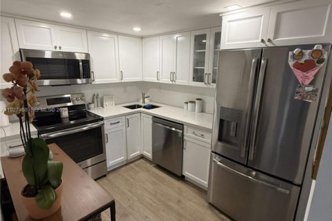 Купить кондоминиум в Майами, Флорида 2 спальни, 111.48м2, № 1986961 - фото 7