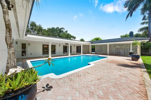 House in Palmetto Bay, Florida 4 bedrooms, 275.08 sq.m. № 2402456 - photo 30