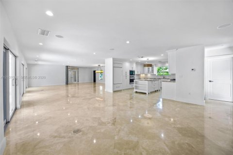 House in Palmetto Bay, Florida 4 bedrooms, 275.08 sq.m. № 2402456 - photo 9