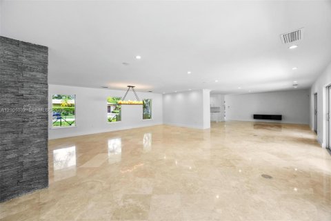 House in Palmetto Bay, Florida 4 bedrooms, 275.08 sq.m. № 2402456 - photo 11
