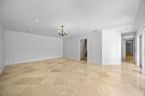 House in Palmetto Bay, Florida 4 bedrooms, 275.08 sq.m. № 2402456 - photo 20