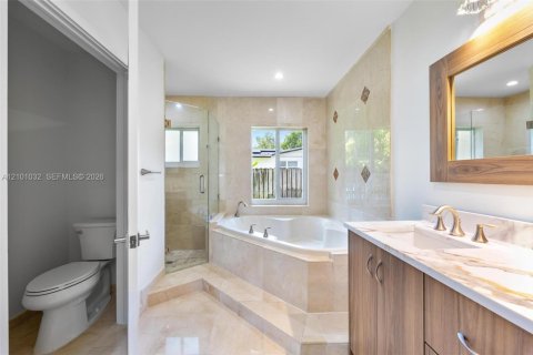 House in Palmetto Bay, Florida 4 bedrooms, 275.08 sq.m. № 2402456 - photo 24