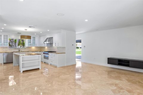 House in Palmetto Bay, Florida 4 bedrooms, 275.08 sq.m. № 2402456 - photo 7