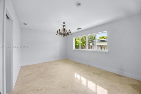 House in Palmetto Bay, Florida 4 bedrooms, 275.08 sq.m. № 2402456 - photo 19