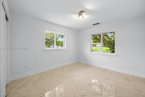 House in Palmetto Bay, Florida 4 bedrooms, 275.08 sq.m. № 2402456 - photo 15