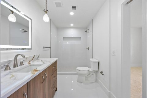 House in Palmetto Bay, Florida 4 bedrooms, 275.08 sq.m. № 2402456 - photo 27