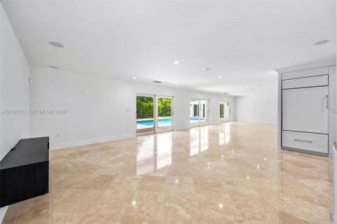 House in Palmetto Bay, Florida 4 bedrooms, 275.08 sq.m. № 2402456 - photo 8