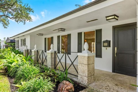House in Palmetto Bay, Florida 4 bedrooms, 275.08 sq.m. № 2402456
