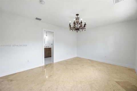 House in Palmetto Bay, Florida 4 bedrooms, 275.08 sq.m. № 2402456 - photo 18