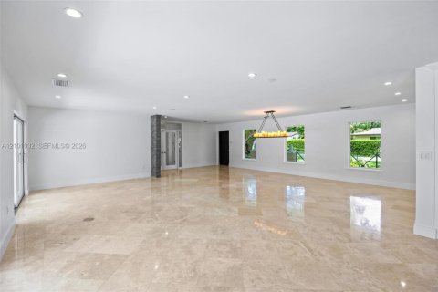 House in Palmetto Bay, Florida 4 bedrooms, 275.08 sq.m. № 2402456 - photo 4