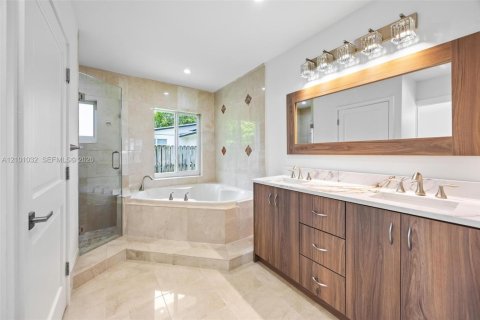 House in Palmetto Bay, Florida 4 bedrooms, 275.08 sq.m. № 2402456 - photo 21