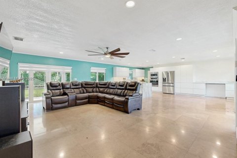House in Homestead, Florida 3 bedrooms, 157.1 sq.m. № 1844047 - photo 11