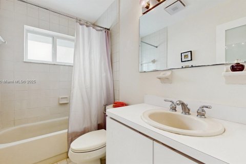House in Homestead, Florida 3 bedrooms, 157.1 sq.m. № 1844047 - photo 18