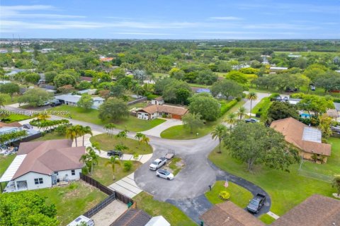 House in Homestead, Florida 3 bedrooms, 157.1 sq.m. № 1844047 - photo 27