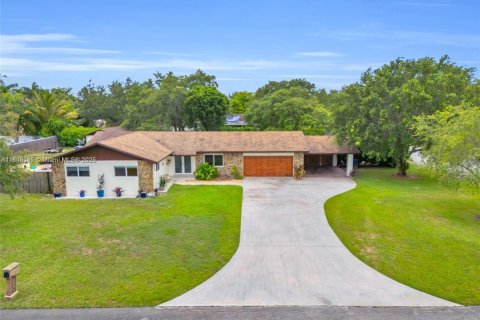 House in Homestead, Florida 3 bedrooms, 157.1 sq.m. № 1844047 - photo 2