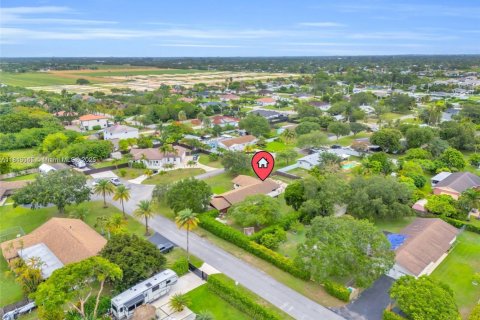 House in Homestead, Florida 3 bedrooms, 157.1 sq.m. № 1844047 - photo 26