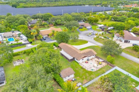 House in Homestead, Florida 3 bedrooms, 157.1 sq.m. № 1844047 - photo 25