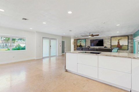 House in Homestead, Florida 3 bedrooms, 157.1 sq.m. № 1844047 - photo 6