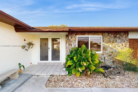 House in Homestead, Florida 3 bedrooms, 157.1 sq.m. № 1844047 - photo 3