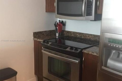 Condominio en venta en Boynton Beach, Florida, 1 dormitorio, 66.43 m2 № 1975880 - foto 13