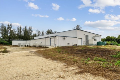 Commercial property in Homestead, Florida № 2183252
